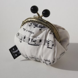         Geldbörse 11 x 11 x 7,5 cm
    