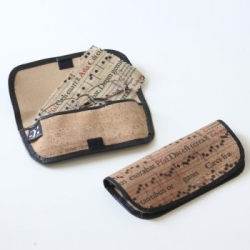         Brillenetui Kork Sta Cecilia mit Brillenputztuch
    